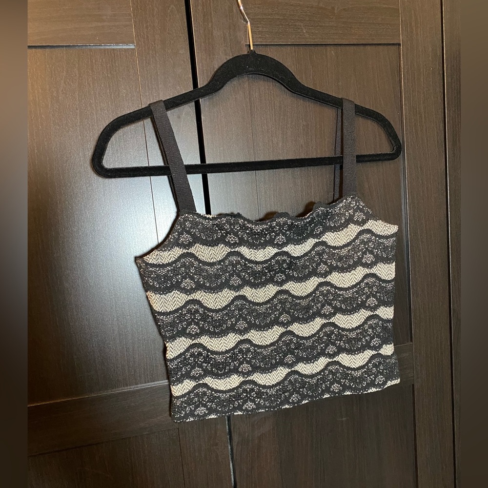 ST. JOHN cropped knit Lace Top- Size 2